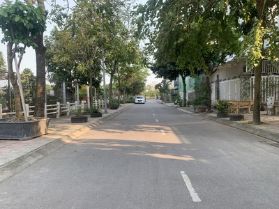 Bán gấp lô đất 60m hướng Đông View vườn hoa tái định cư Giang Biên, đường 13m có vỉa hè 2