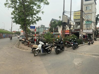 Siêu hiếm   bán đất ngõ 252 ngọc thuỵ, 70m, oto fotuner đỗ cổng, giá 3 tỷ 2 còn thương lượng. lh: 1