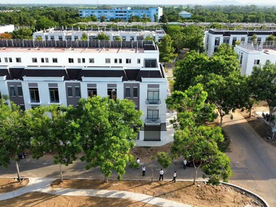 Cần bán nhà 1 trệt, 2 lầu có sân thượng có thể kinh doanh  châu đốc, phường vĩnh mỹ, châu đốc, an 3