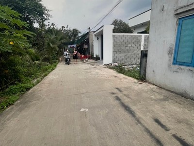 Đất xã phạm văn hai, bình chánh 122m2 full thổ cư 2