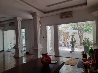 Cho thuê biệt thự cầu giấy 200m, 4 tầng, 4 ngủ, ô tô. kinh doanh. nhỉnh 40tr. 2