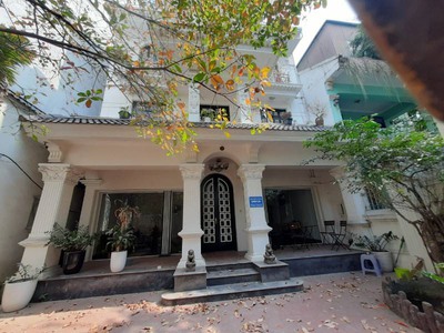 Cho thuê biệt thự cầu giấy 200m, 4 tầng, 4 ngủ, ô tô. kinh doanh. nhỉnh 40tr. 0