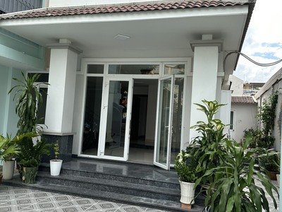Cho thuê nhà mặt tiền Võ Văn Tần, Phường 6, Quận 3 :  - Vị trí đoạn 1 chiều gần CMT8 1