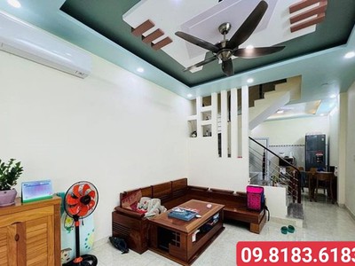 Bán nhà phố phú hải ngay cầu rào, diện tích 40m 3.5 tầng, giá 2.5 tỉ ô.tô đỗ cửa 24h 0