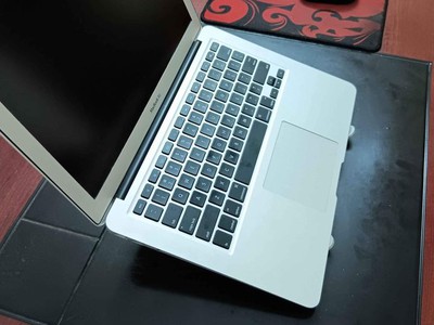 Thanh lý mac air i5 lấy tiền đong gạo. 0