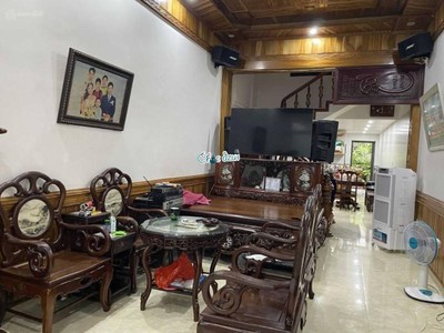 Bán nhà mặt đường miếu hai xã, 4 tầng, diện tích 150m cực đẹp, giá 12.5 tỉ 0