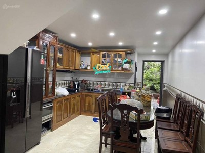 Bán nhà mặt đường miếu hai xã, 4 tầng, diện tích 150m cực đẹp, giá 12.5 tỉ 2