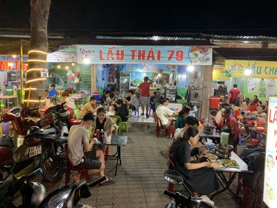 Do không có người phụ làm, nên đứa nhờ sang quán và mặt bằng 4