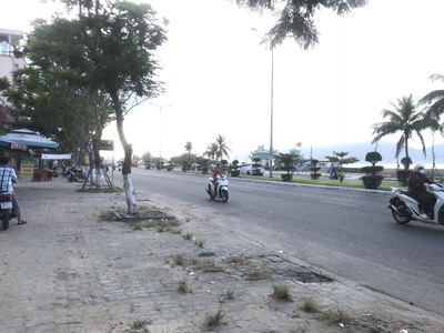 Vị trí siêu đẹp, nhà ở cực kỳ thông thoáng- giá tốt. 4