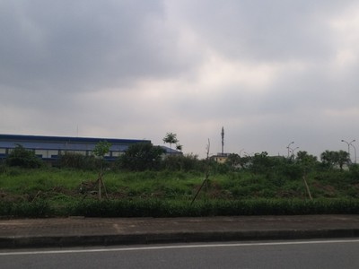 Cho thuê 5600m2 đất làm bãi xe trong kcn đài tư, long biên, hn 0