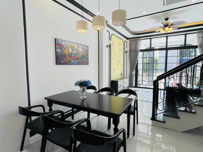Bán siêu mẫu khoác lên mình bộ váy Indochine phong cách Địa Trung Hải tại TĐC đường 12m 2