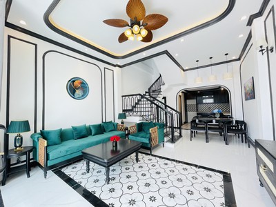Bán siêu mẫu khoác lên mình bộ váy Indochine phong cách Địa Trung Hải tại TĐC đường 12m 3