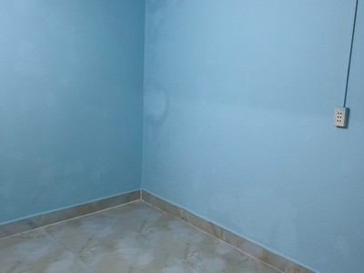 Cho thuê nhà đường bến bình đông 4m dài 15m 1 trệt 1 lầu , 4 phòng ngủ 2