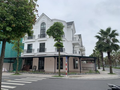 Cho thuê đơn lập shophouse 2 mặt tiền tại vinhomes ocean park . giá 30tr/tháng 1