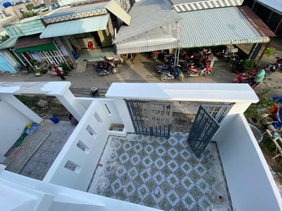Nhà 1 lầu 5x15 giá 640tr, shr, mt tỉnh lộ 9 cầu lớn hóc môn. 640 triệu 4
