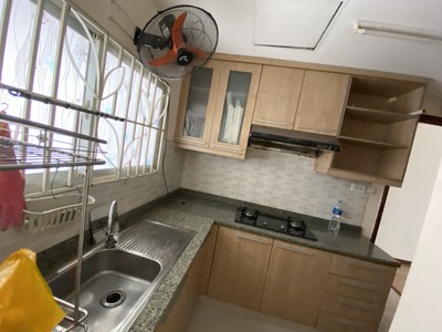 Cho thuê căn hộ Tản Đà, phường 11, Quận 5 : -	Diện tích 80m2, 2 phòng ngủ, 2 toilet 2