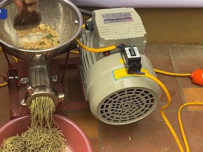 Máy xay xương, ép cám, xay đùn tỏi ớt, đầu gà, dồi sụn năng suất cao 0