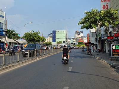 Mặt tiền bà hom -kinh doanh sầm uất. 0