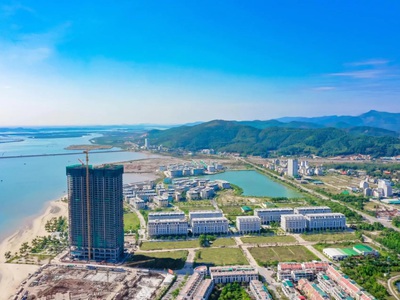 Bán cắt lỗ căn shophouse 8 tầng Marina Square 182m sát biển, sau lưng ks À La Carte Hạ Long 2