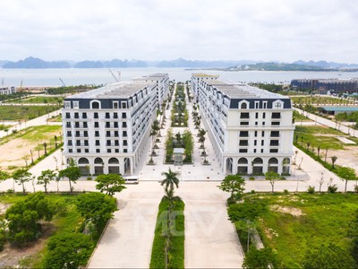 Bán cắt lỗ căn shophouse 8 tầng Marina Square 182m sát biển, sau lưng ks À La Carte Hạ Long 4