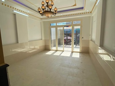 Nhà mới 650tr shr 2pn liền kề bv hàn quốc mỹ hạnh long an. 6