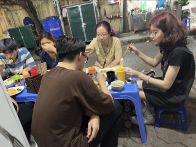 Sang nhượng cửa hàng cơm, phở địa chỉ số 1, ngõ 183 trần đại nghĩa 1