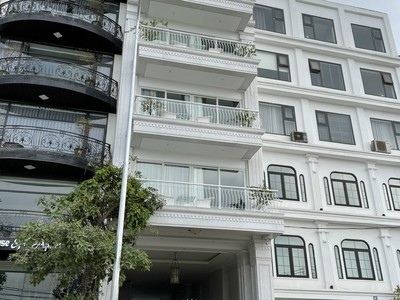 Mặt bằng view hồ 68 xuân diệu 180m cho thuê giá 48 tr 0