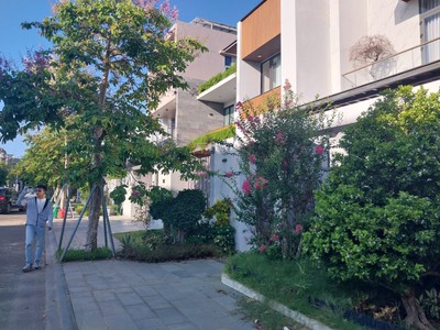 Cần bán gấp biệt thự sân vườn 3 tầng có hồ bơi khu vip eurovillage2 hòa xuân đà nẵng 1