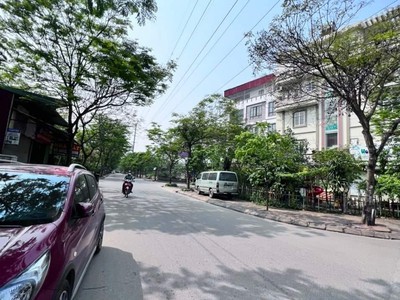 Phân lô - vỉa hè - ô tô tránh - thoáng trước-sau - kinh doanh 1