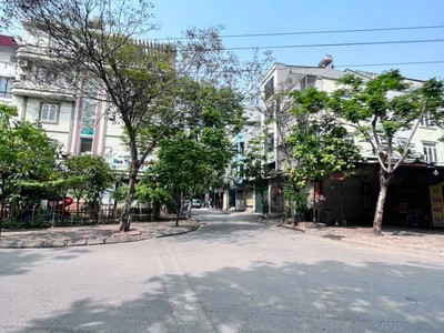 Phân lô - vỉa hè - ô tô tránh - thoáng trước-sau - kinh doanh 0