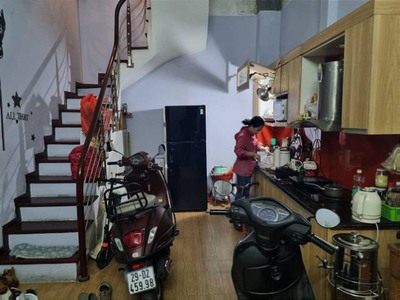 Bán nhà ngõ 281 Trần khát chân diện tích 22m2 tầng 1 tầng 2 27m2 xây 5 tầng mt 3.5 quận hai bà trưng 4
