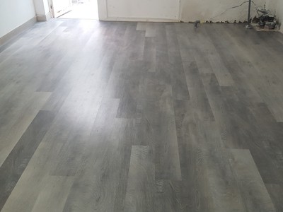 Sàn nhựa hèm khóa vân gỗ 8016 tông lạnh Châu Âu 4