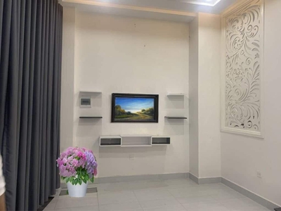 Gấp bán nhà tt q10 - 5 phòng ngủ - 5 wc- đang cho thuê 40tr/tháng - chỉ 5,6 tỷ thương lượng 3