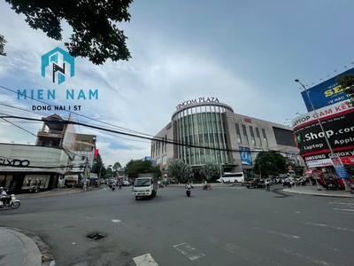 Cho thuê nhà 1 trệt 2 lầu góc mặt tiền đường phạm văn thuận cung đường thời trang trung tâm tp.biên 0