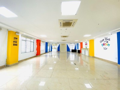 Cho thuê mặt phố lê lợi hà đông, con phố vip nhất hà đông, 210m2 x 4t, mt 11m. có tầng hầm. 0