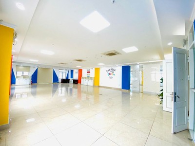 Cho thuê mặt phố lê lợi hà đông, con phố vip nhất hà đông, 210m2 x 4t, mt 11m. có tầng hầm. 3