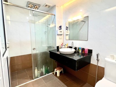 Cho thuê nhà nguyên căn, hgđ, 50m2, 3t, 2n, nội thất đủ, đình thôn. 2