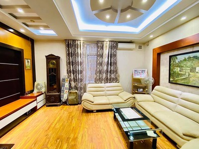 Shop cần nam nữ phụ bán hàng 290