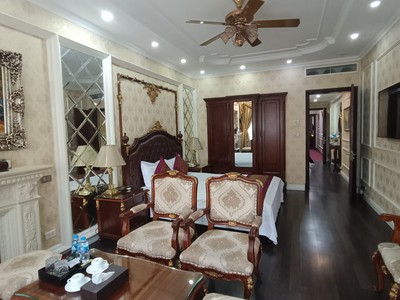 Shop cần nam nữ phụ bán hàng 35
