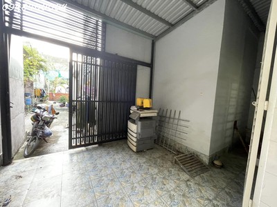 Shop cần nam nữ phụ bán hàng 50
