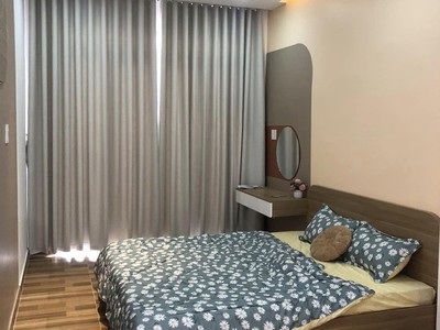 Shop cần nam nữ phụ bán hàng 325