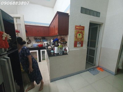 Shop cần nam nữ phụ bán hàng 274