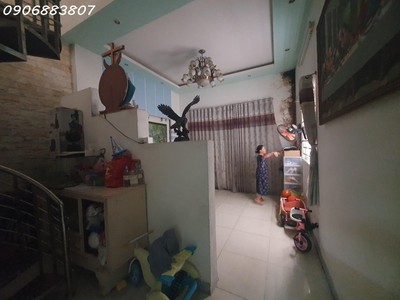 Shop cần nam nữ phụ bán hàng 261