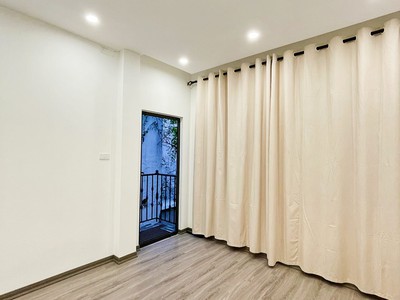 Shop cần nam nữ phụ bán hàng 280