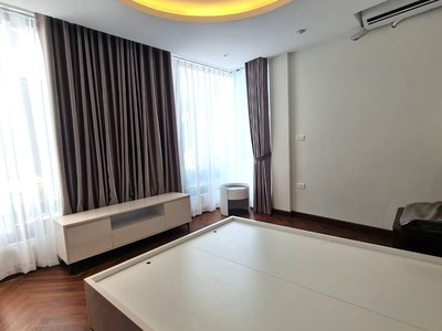 Shop cần nam nữ phụ bán hàng 292
