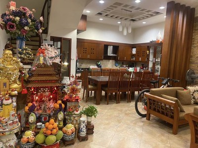 Shop cần nam nữ phụ bán hàng 156