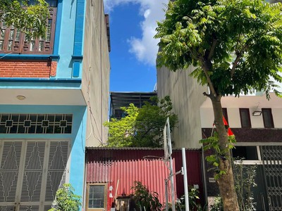 Shop cần nam nữ phụ bán hàng 256