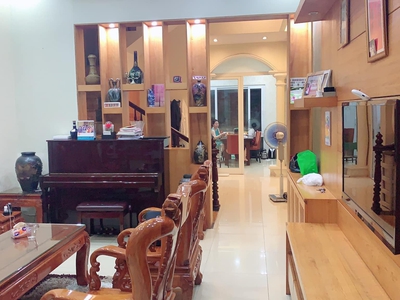 Shop cần nam nữ phụ bán hàng 212