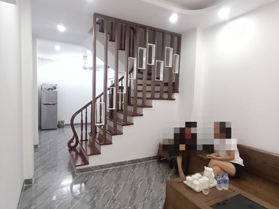 Shop cần nam nữ phụ bán hàng 242