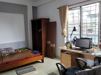 Shop cần nam nữ phụ bán hàng 399